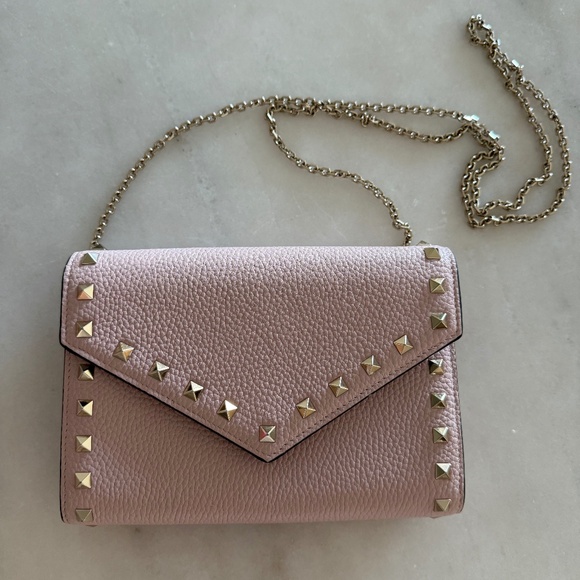 Valentino Garavani Wallet On Chain (Blush) - Picture 1 of 16